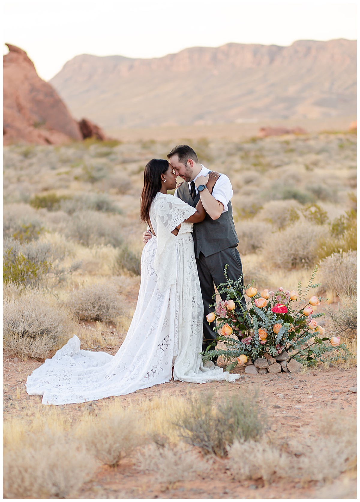 Couple kissing at Valley of Fire Las Vegas